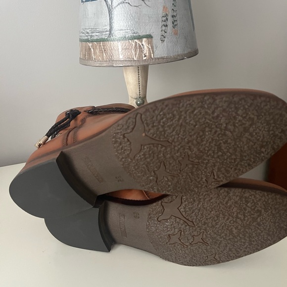 Women’s Tan Leather Ankle Boots NWT - Picture 4 of 4